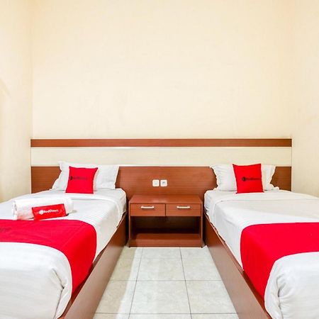 Reddoorz Syariah @ Jalan Simpang Gajayana Hotel Malang Kültér fotó