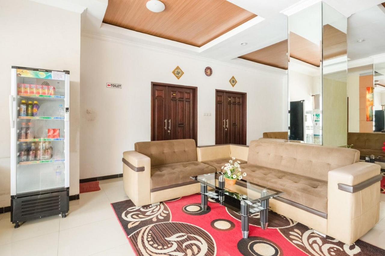 Reddoorz Syariah @ Jalan Simpang Gajayana Hotel Malang Kültér fotó