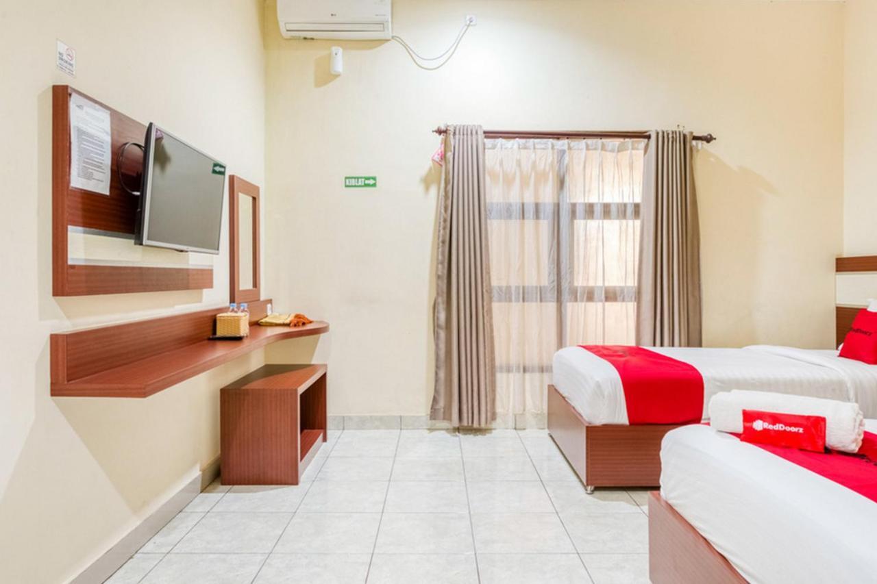 Reddoorz Syariah @ Jalan Simpang Gajayana Hotel Malang Kültér fotó